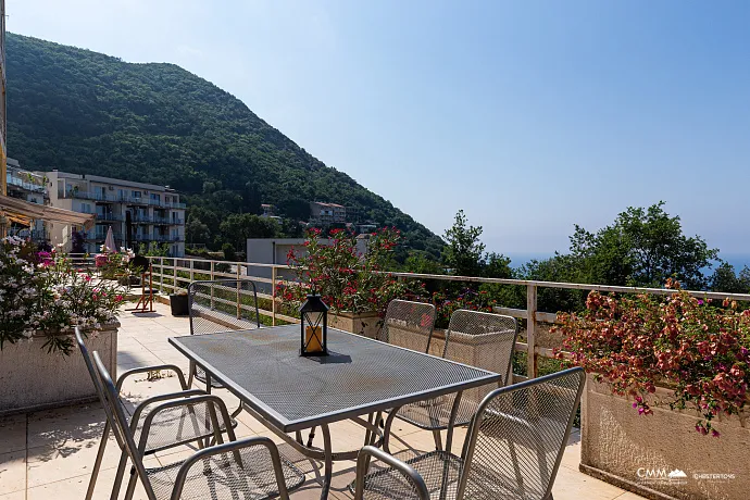 Deniz Manzaralı 61m² İki Yatak Odalı Daire – Seoce, Budva