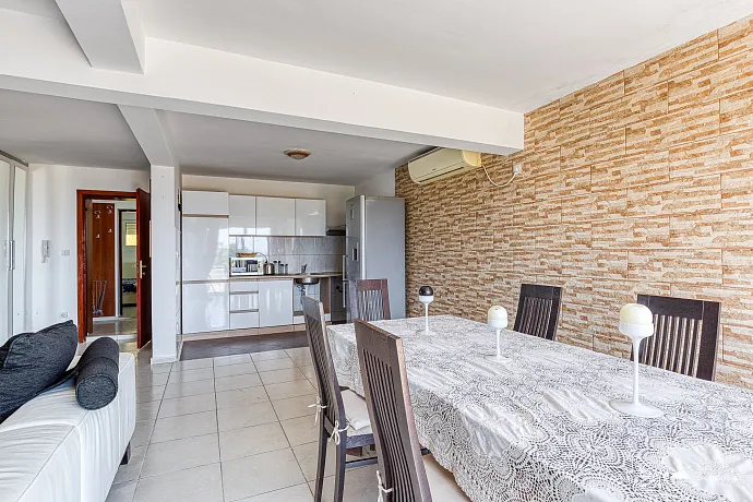 Deniz Manzaralı 61m² İki Yatak Odalı Daire – Seoce, Budva