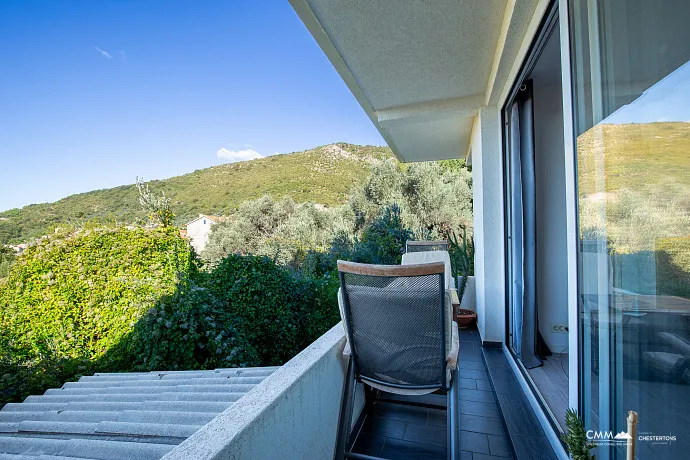 Petrovac'ta Akdeniz Manzaralı Dubleks Daire, 104 m²