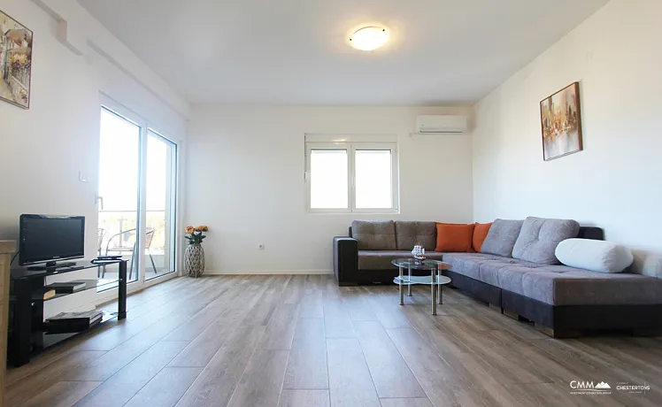 Rafailovići'de deniz manzaralı tek yatak odalı daire