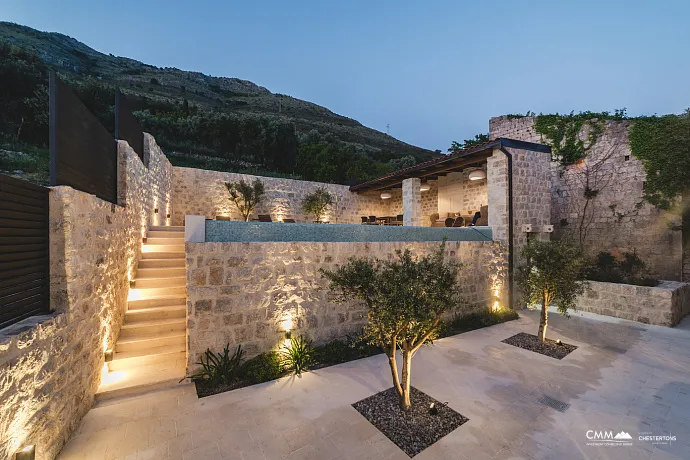 Budva yakınlarında yüzme havuzlu yepyeni lüks villa