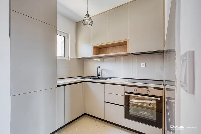 Bečići’de Deniz Manzaralı 64 m² Geniş Daire