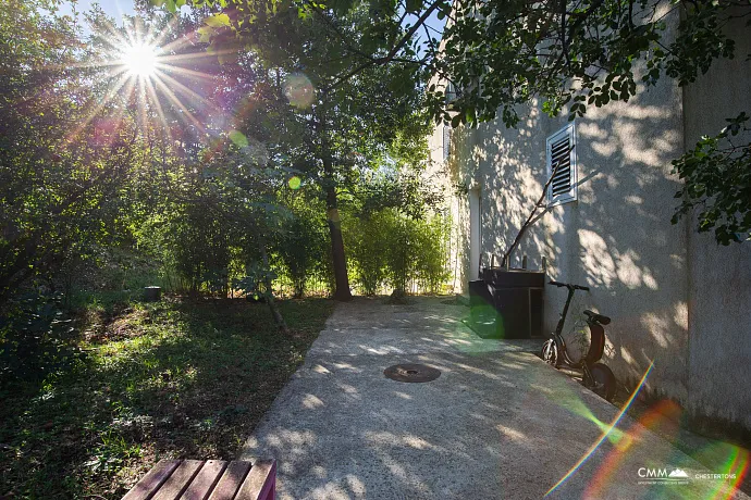 Petrovac'ta Akdeniz Manzaralı Dubleks Daire, 104 m²