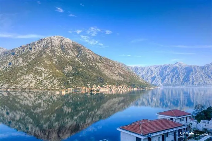 Üç yatak odalı, deniz manzaralı, yüzme havuzlu daire
