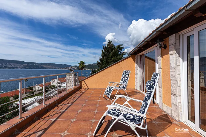 Kumbor'da denize 200 metre mesafede ev