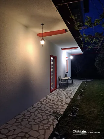 Zeytin Ağaçlarıyla Dolu Muhteşem Bir Arsa Üzerinde Geniş Ev