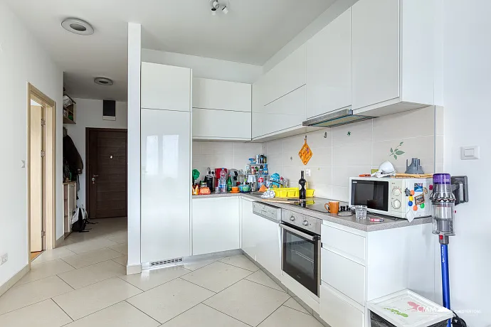 Modern One-Bedroom Apartment with Sea & Mountain Views