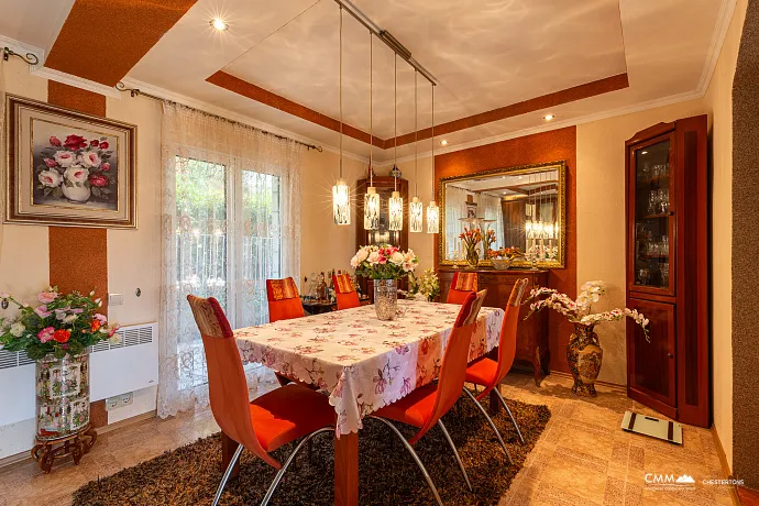 Kumbor'da denize 200 metre mesafede ev