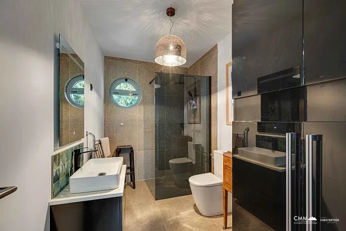 Blizikuće'de Lüks Yatırım Villası – 3 Daire, Havuz ve 120 m² Çatı Terası
