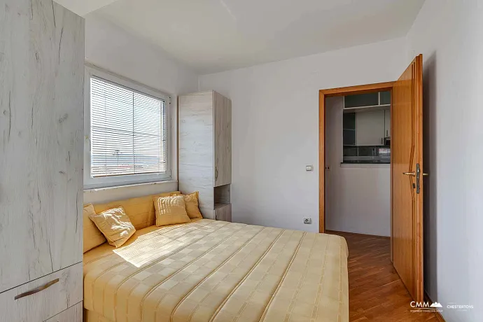 Rafailovici'de denize yakın tek yatak odalı daire