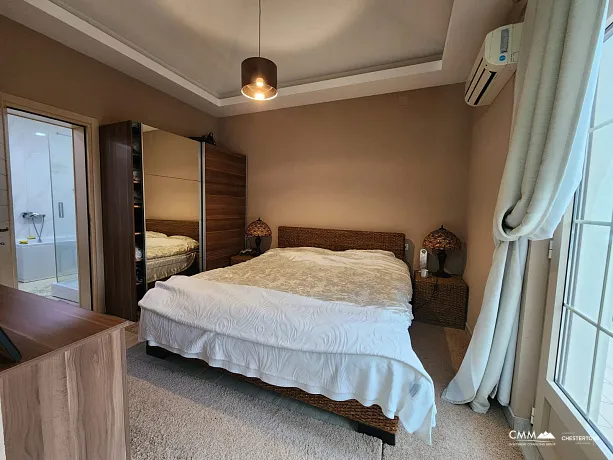 Herceg Novi'de yüzme havuzlu satılık ev