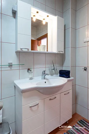 Becici'de deniz manzaralı villa