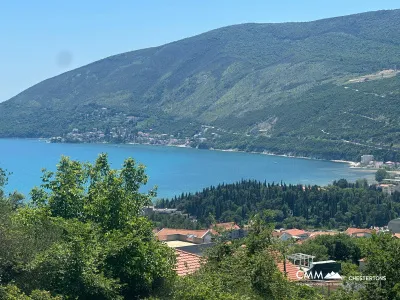 6565 Herceg Novi'deki deniz manzaralı ev
