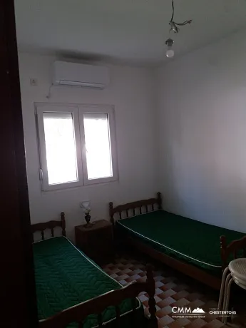 Sutomore'da iki katlı ev