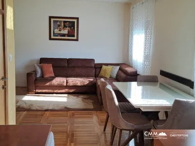 Cetinje'de iki evden oluşan satılık mülk