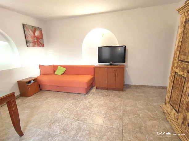 Sutomore'de Deniz ve Dağ Manzaralı Mükemmel Aile Evi