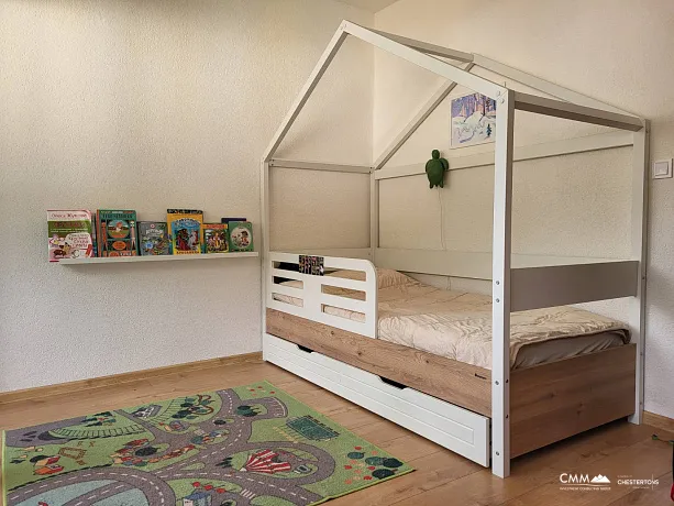 Budva’da 60 m², iki odalı daire, plaja yakın mükemmel konum