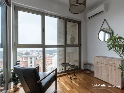 Tivat, Mažina Bölgesinde Deniz Manzaralı Geniş Daire