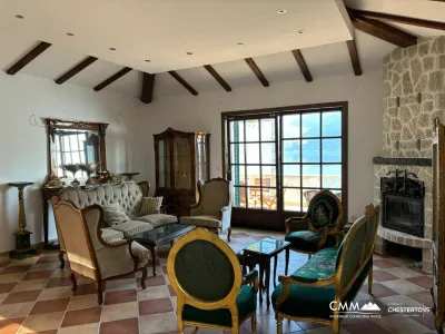 Muhteşem villa, Kotor Körfezi manzaralı, birinci sırada ve şömineli