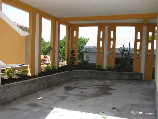 Utjeha’da deniz manzaralı ev — 153 m²