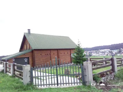 Karadağ'ın kuzeyinde Zabljak şehrinde ev