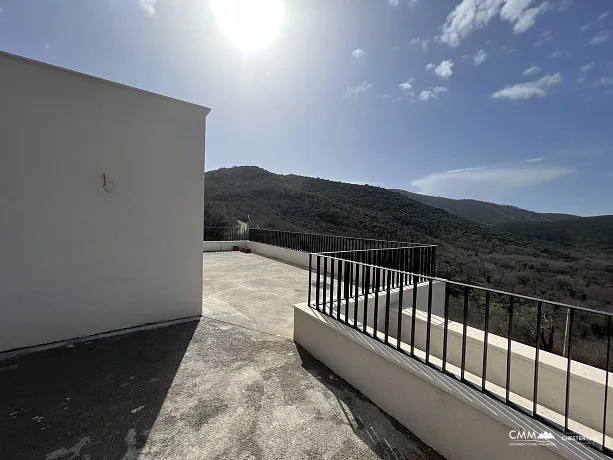 Buljarica'da panoramik deniz manzaralı yeni villa