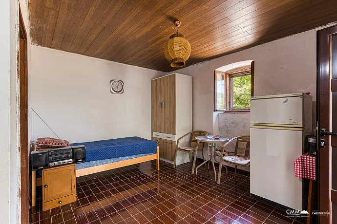 Glavatičići’de 105 m² Taş Ev ve 2100 m² Arsa