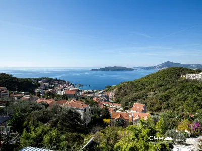 Pržno’da, Sveti Stefan yakınında satılık ev – çok cazip konum.