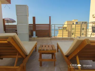 Panoramik deniz manzaralı Bechichi'de çatı katı satışı için