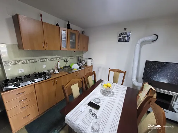 Bar'da üç yatak odalı ev