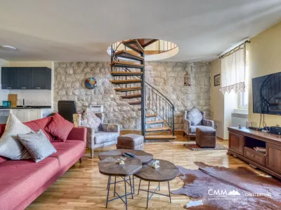 Boka Körfezi Manzaralı Muhteşem Taş Villa Prčanj'da
