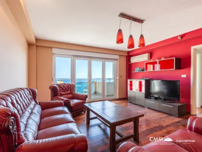 Petrovac'ta Deniz Manzaralı Üç Odalı Daire
