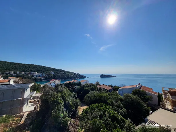 Utjeha'da panoramik deniz manzaralı geniş ev