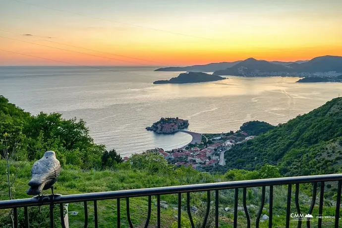 3 odalı daire, 90 m², Blizikuće — Sveti Stefan manzarası