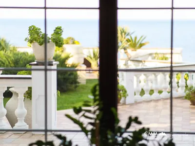Vila 1200m²: Denize Sıfır Özel Konak