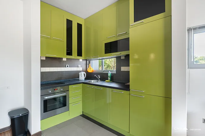 One-bedroom apartment in a complex with a swimming pool in Pržno