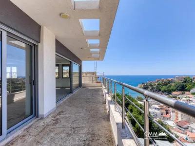 Ulcinj'de deniz manzaralı çatı katı