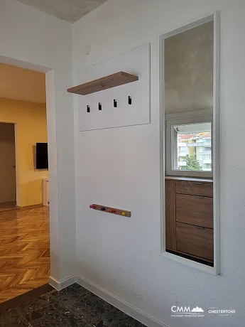 Budva’da 60 m², iki odalı daire, plaja yakın mükemmel konum