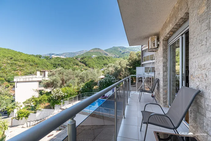One-bedroom apartment in a complex with a swimming pool in Pržno