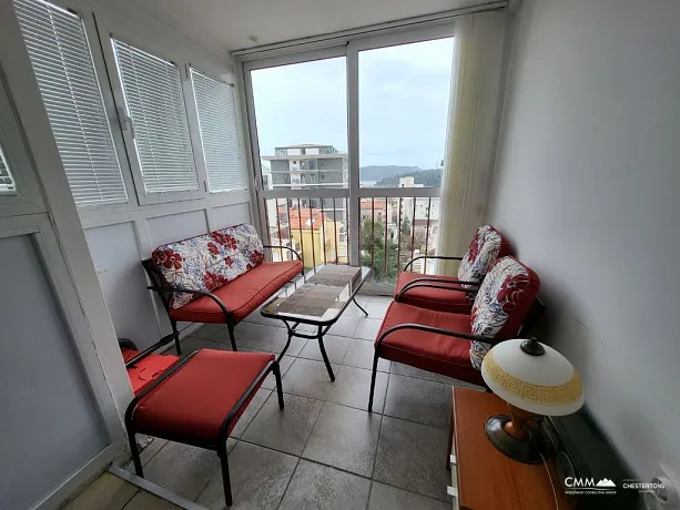 Becici'de deniz manzaralı tek yatak odalı daire