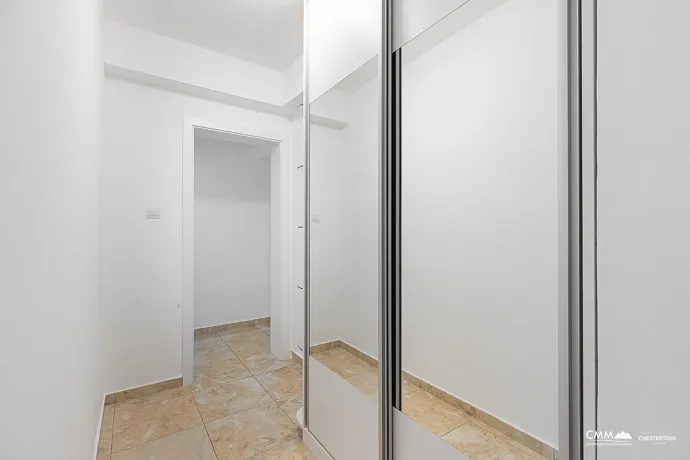 Sveti Stefan'da Deniz Manzaralı Satılık Daire – 77 m²
