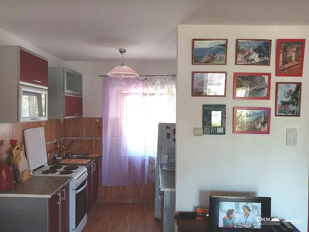 Sutomore'de Deniz ve Dağ Manzaralı Ev — 110 m², 150 m² Arsa