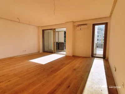 Budva yakınında panoramik deniz manzaralı iki yatak odalı daire