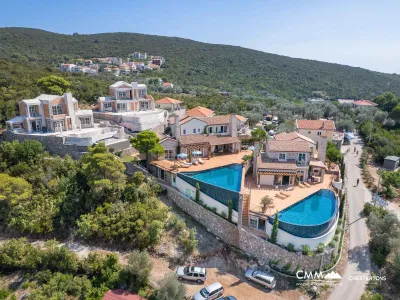 Deniz Kenarında Lüks Villa