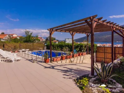 Herceg Novi, Djenovici'de deniz manzaralı villa