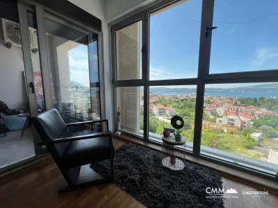 Tivat, Mažina Bölgesinde Deniz Manzaralı Geniş Daire