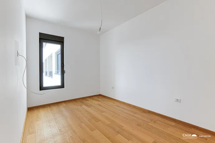 Bečići’de garajlı tek yatak odalı daire