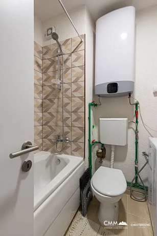 Budva’da 60 m², iki odalı daire, plaja yakın mükemmel konum