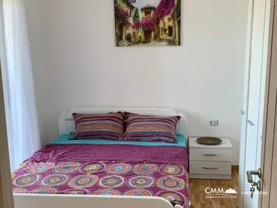 Becici'de Deniz Manzaralı Modern İki Yatak Odalı Daire