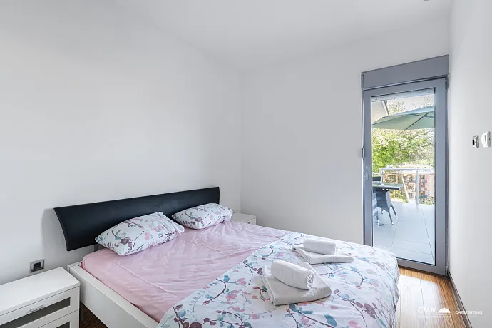 One-bedroom apartment in a complex with a swimming pool in Pržno